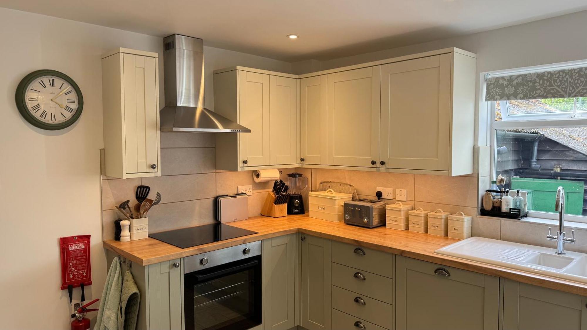 3 Bed Spa Cottage Southwater Exterior foto